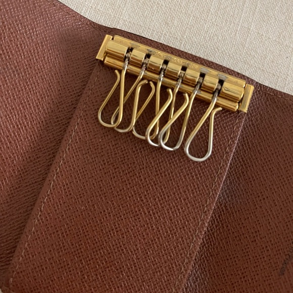 AUTHENTIC LOUIS VUITTON MONOGRAM 6 KEY HOLDER - Picture 6 of 6